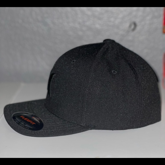 HURLEY MEN’S ONE & ONLY FLEXFIT BASEBALL HAT - Picture 4 of 11